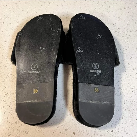 NWT slipper - Picture 3 of 3